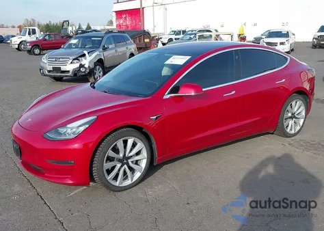 2018 Tesla Model 3 Long Range/Performance z USA, uszkodzony, nr VIN 5YJ3E1EB0JF091613